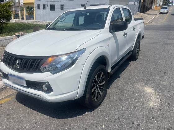 MITSUBISHI L200 TRITON 2.4 16V TURBO DIESEL GL CD 4X4 MANUAL